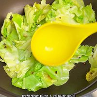 脆嫩可口的清炒包菜的做法图解4
