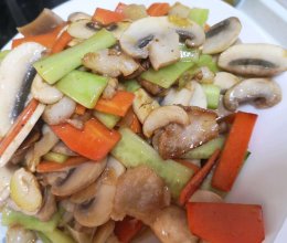 【家常小菜】白蘑菇小炒的做法