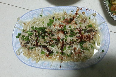 香菇肉沫油淋金针菇