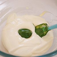 樱花抹茶戚风蛋糕，属于樱花季节的蛋糕的做法图解7