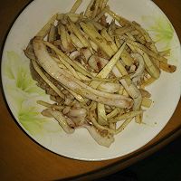 茭白炒鱿鱼的做法图解2