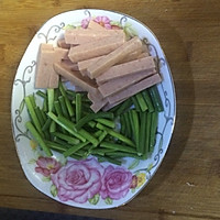 蒜苔炒午餐肉的做法图解2