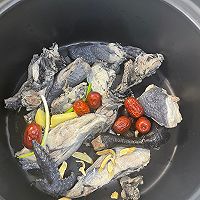 山药乌鸡汤的做法图解2