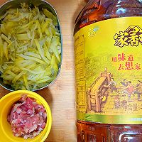 #《追着时间的厨房》节目同款美食复刻大赛#下饭小炒榨菜炒肉丝的做法图解1