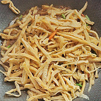 蒜苔油炸豆腐丝（海鲜味：鱿鱼丝）的做法图解9