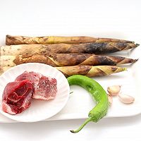 #葱伴侣豆瓣酱能蘸善炒#春日限定的笋片炒肉的做法图解1
