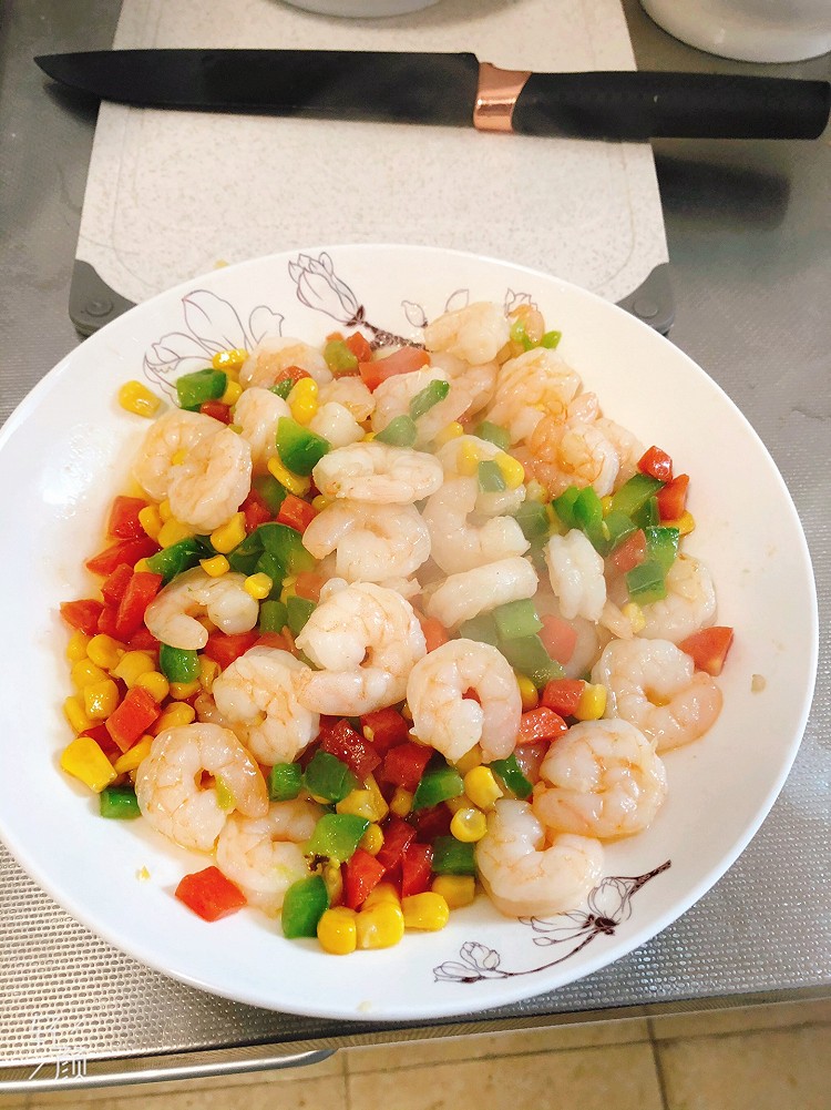 三色虾仁的做法