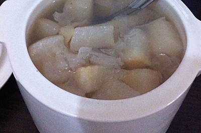 冰糖银耳雪梨汤