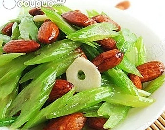杏仁炒西芹
