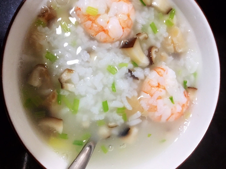 芹菜香菇虾仁粥的做法