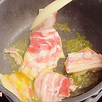 泡菜炒五花肉～的做法图解1