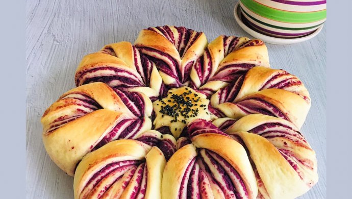紫薯太阳花面包
