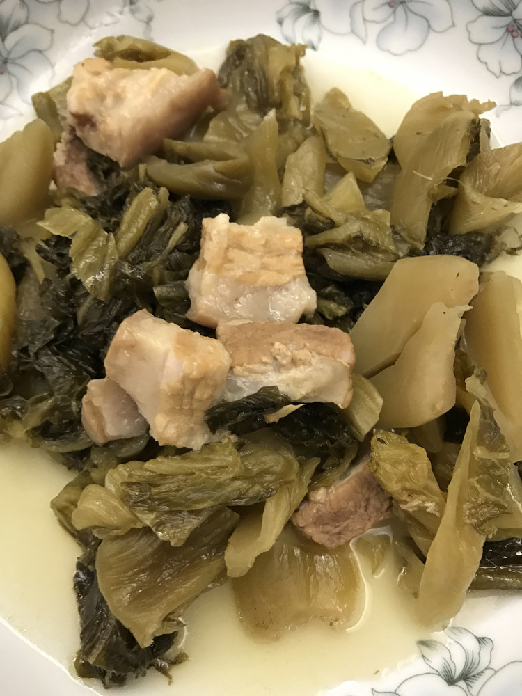 五花肉煲酸菜的做法