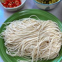 酸菜鸡蛋素面的做法图解3