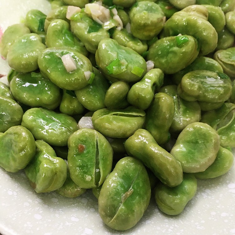 春天必须尝一尝 葱香蚕豆的做法