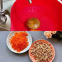 营养暖胃的香菇胡萝卜鸡肉粥的做法图解2