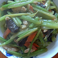 【家常菜】芹菜炒肉的做法图解8