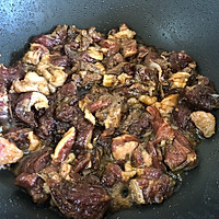 #餐桌上的春日限定#铁锅版烤串，孜然羊肉的做法图解4