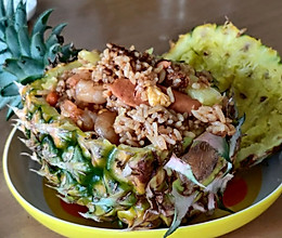 菠萝海鲜炒饭的做法