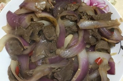 很简单的洋葱炒牛肉