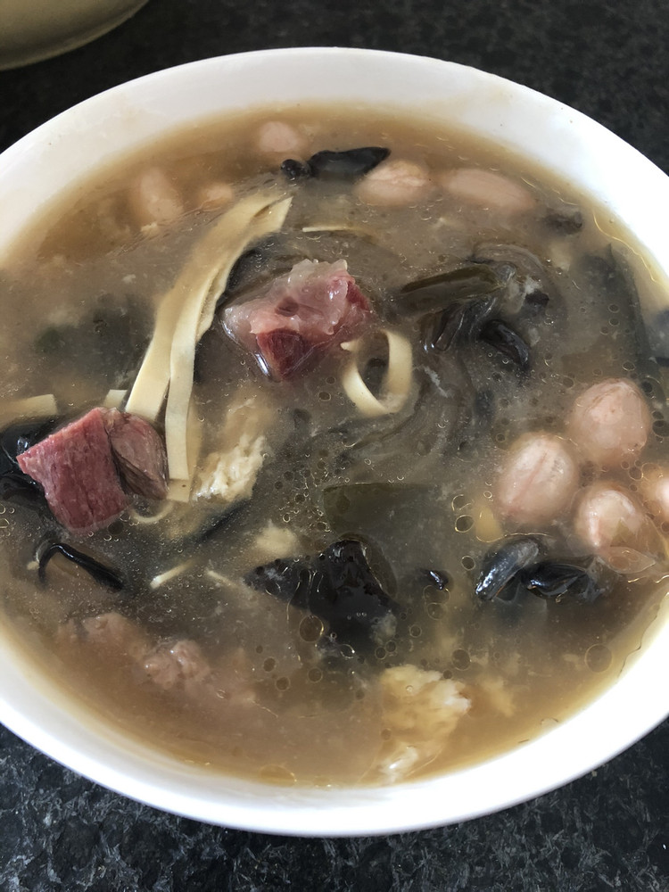 牛肉胡辣汤泡油条的做法