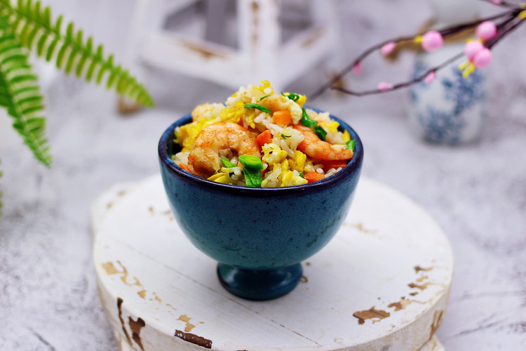 虾仁豆芽蛋炒饭的做法