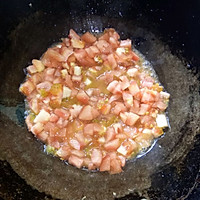 #夏日开胃餐#海鲜菇鸡蛋番茄汤的做法图解3
