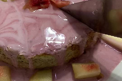 粉红蜜桃酸奶蛋糕