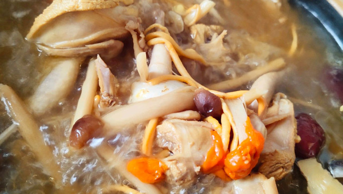 砂锅鹌鹑汤