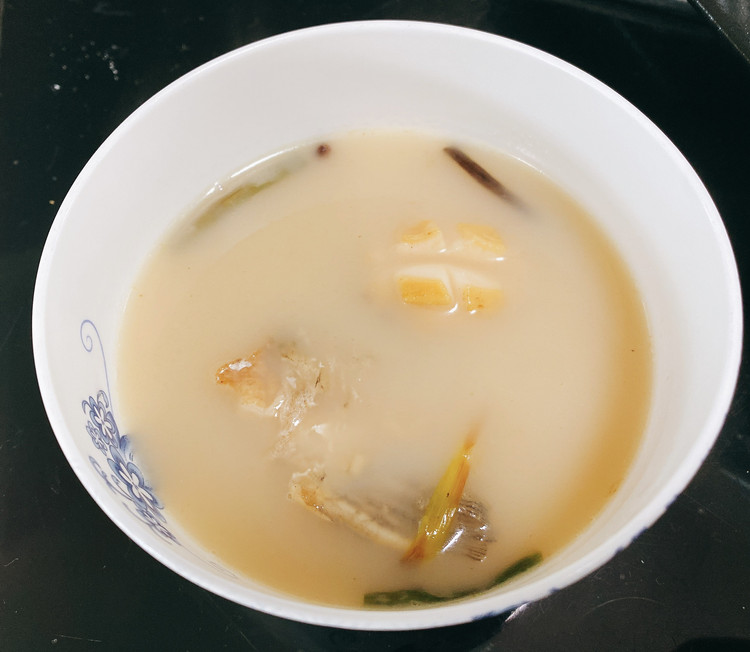 鲜浓鲫鱼汤的做法