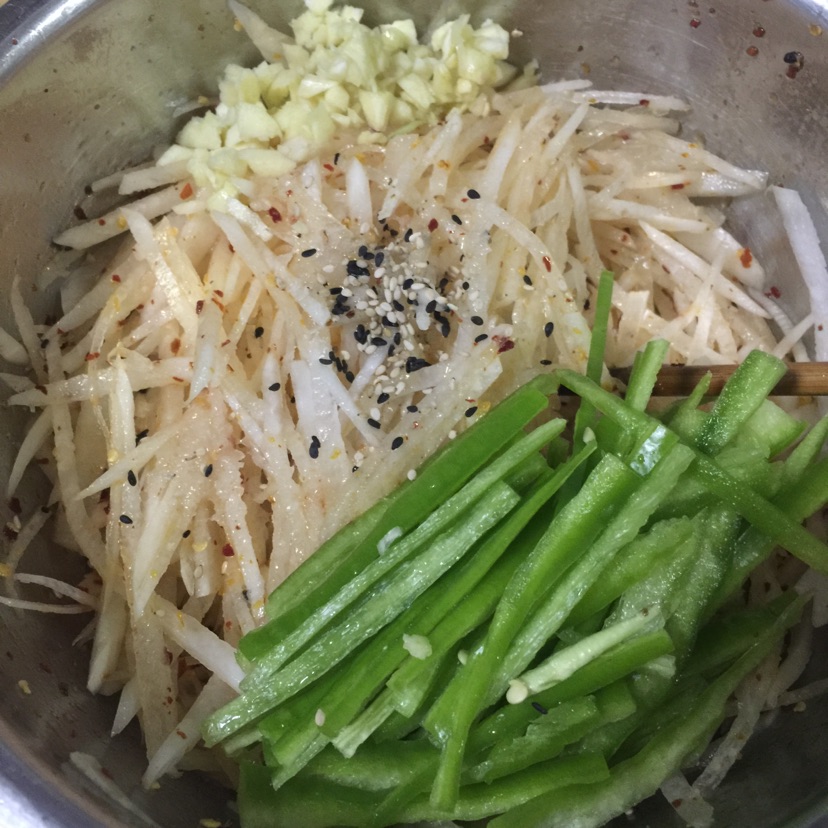 开胃菜～甜酸萝卜丝的做法图解3