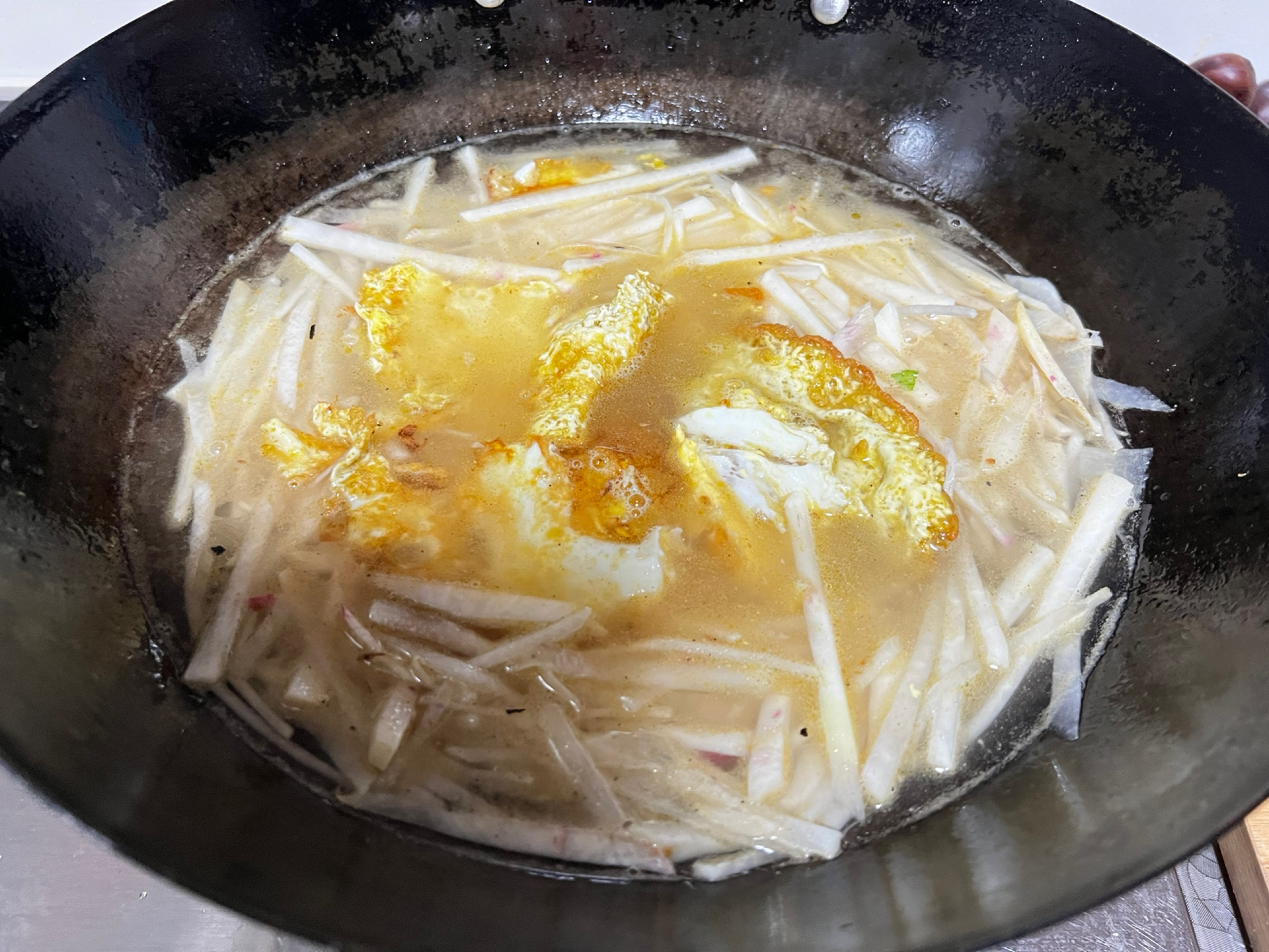 萝卜加2个鸡蛋，煮出来的汤竟如此鲜美，天冷喝，暖身暖胃还低脂|萝卜|荷包蛋|萝卜丝_新浪新闻