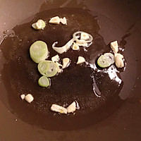 清新又营养——蒜香秋葵白玉菇的做法图解2