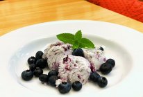 蓝莓冰激凌（无冰渣版本）的做法