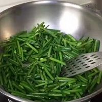 韭苔炒鸡蛋的做法图解4