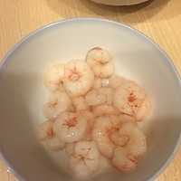 鲜虾拌面的做法图解1