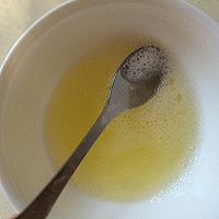 椰汁炖蛋的做法图解3