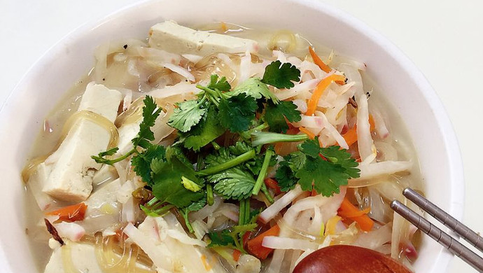 萝卜豆腐粉丝虾皮汤