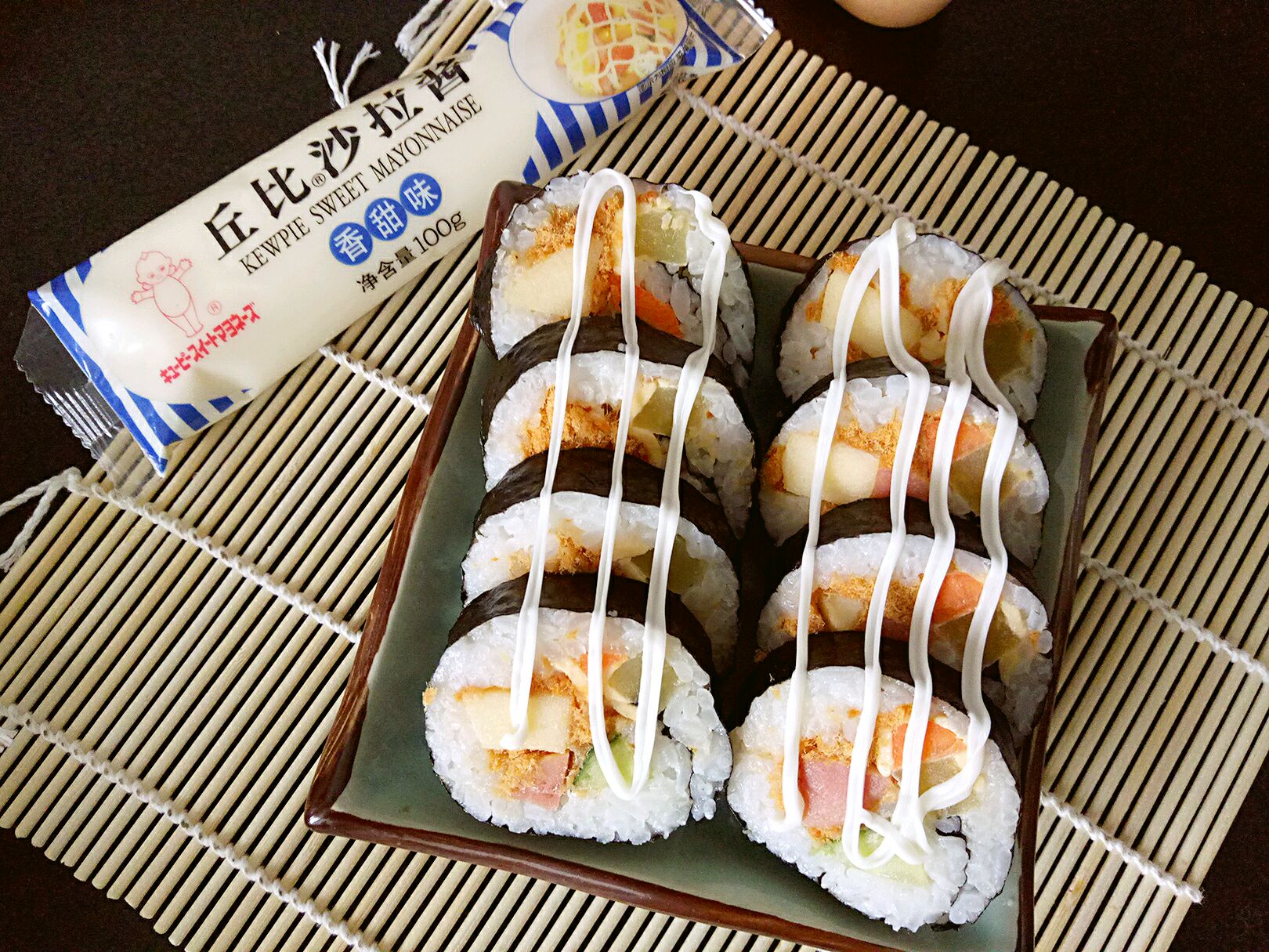 日本料理，鱼子酱蟹棒寿司卷的顶端 库存图片. 图片 包括有 可口, 蛋白质, 食物, 少见, 营养, 膳食 - 166550637