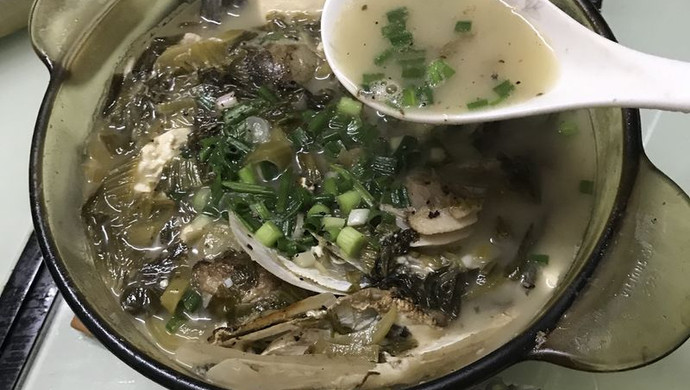 酸菜鱼头豆腐汤