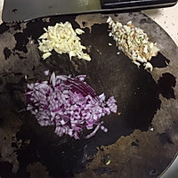 沙姜酱油鸡，鸡肉嫩滑色香味俱全的做法图解2