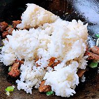 #味达美名厨福气汁，新春添口福#羊肉串炒饭的做法图解5