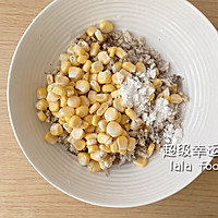 #仙女们的私藏鲜法大PK#青花鱼玉米脆底锅贴的做法图解2