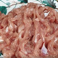 炒肉时,直接下锅就错了,难怪不好吃,教你一招,肉丝滑嫩不粘锅的做法图解2