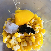 爱吃饭的宝宝—-虾仁海苔玉米饼的做法图解2