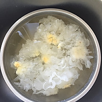 银耳红枣汤的做法图解1