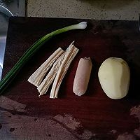 火腿土豆打卤面片的做法图解2