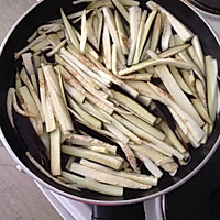 茄子肉丝面的做法图解2