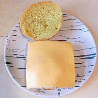 #pick哪种真芝味-爆浆流心#牛肉火腿芝心蛋堡-抹茶面包胚的做法图解5