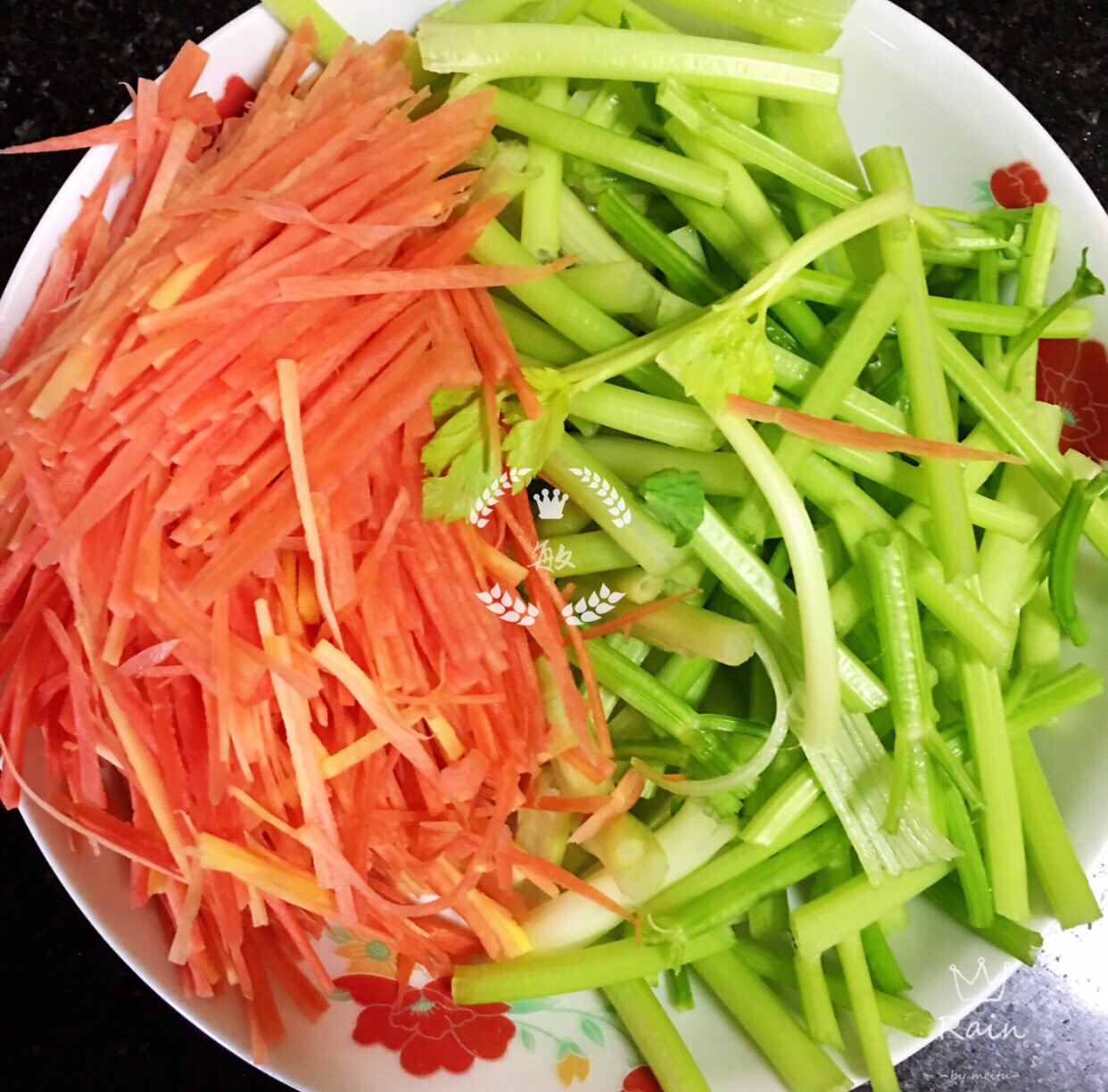 素炒胡萝卜丝怎么做_素炒胡萝卜丝的做法_张平营养师_豆果美食